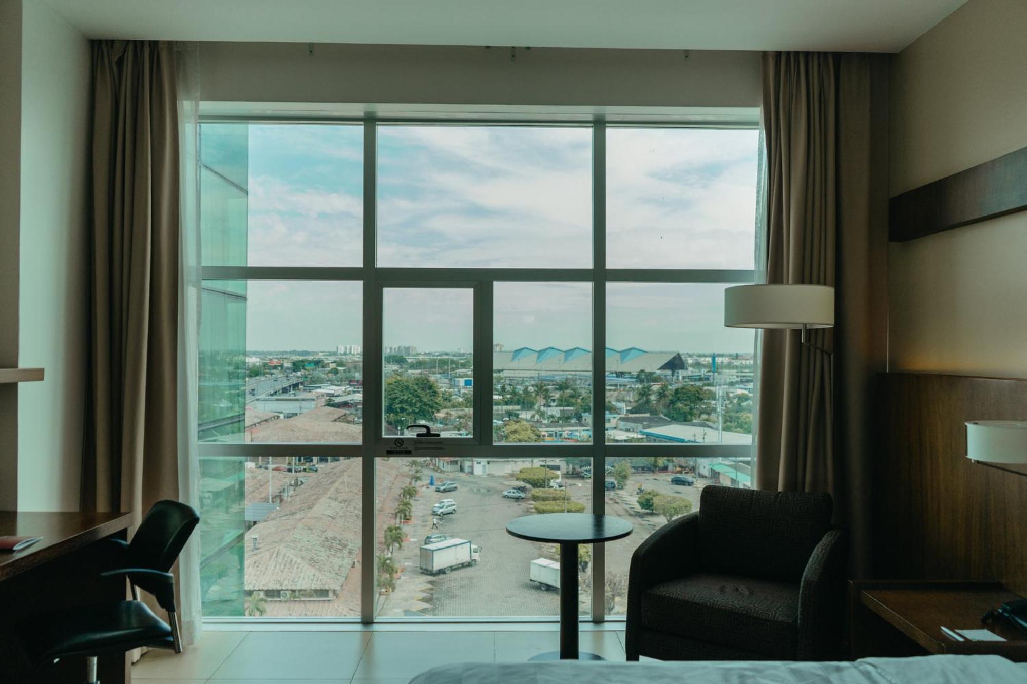 Holiday Inn Guayaquil Airport By Ihg Buitenkant foto View from a room at the hotel