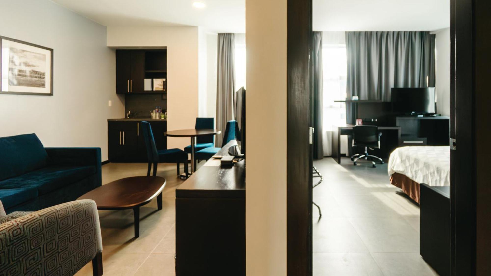 Holiday Inn Guayaquil Airport By Ihg Buitenkant foto A typical studio apartment
