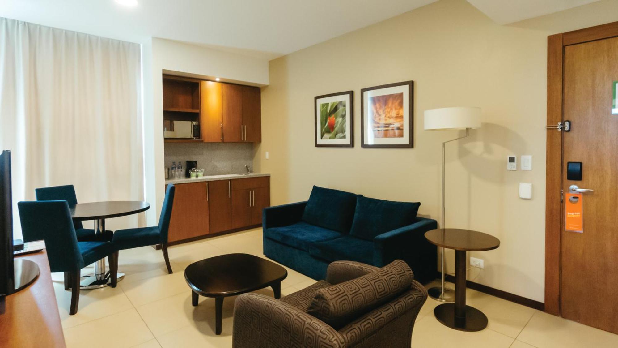 Holiday Inn Guayaquil Airport By Ihg Buitenkant foto Living room