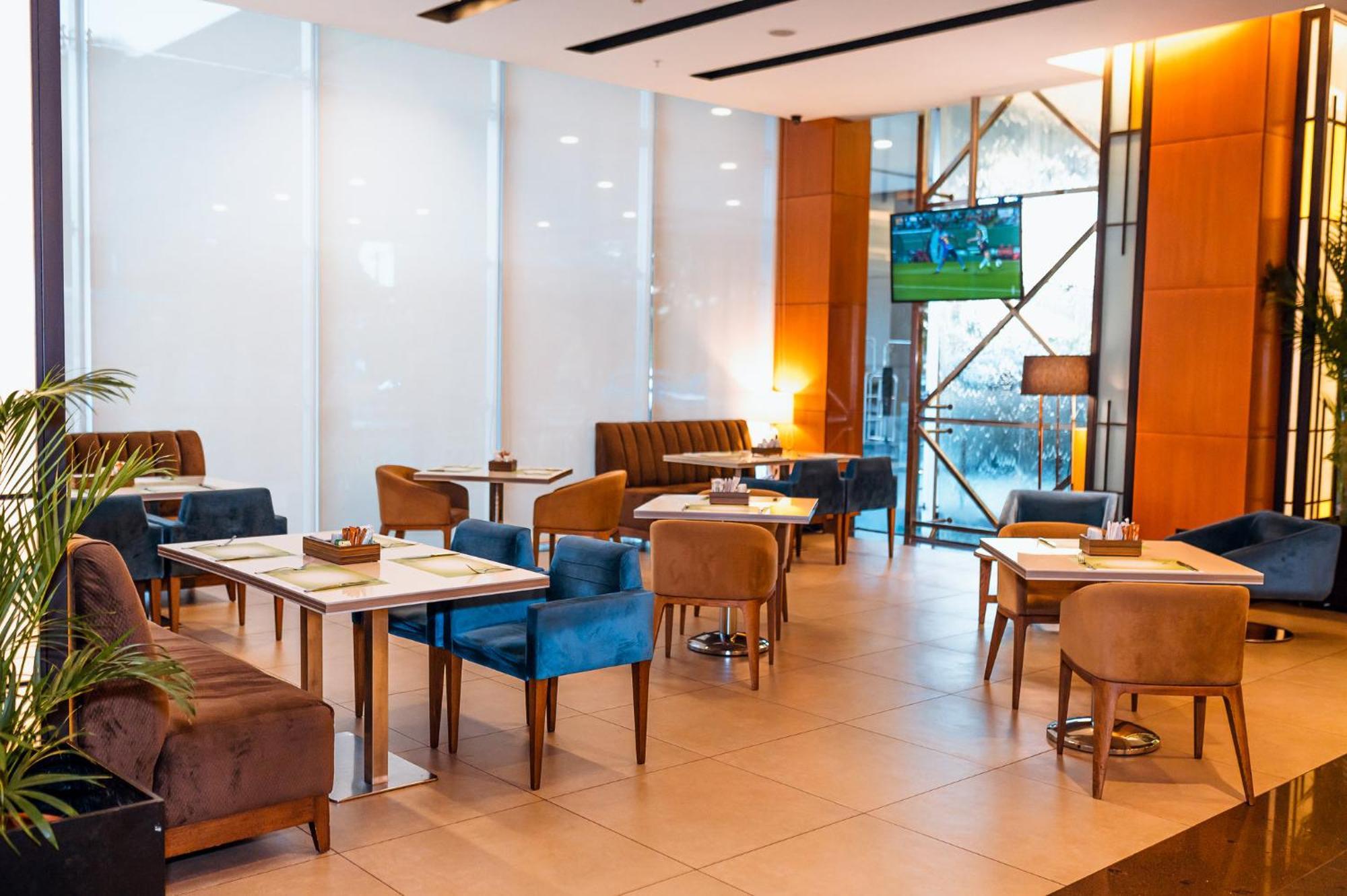 Holiday Inn Guayaquil Airport By Ihg Buitenkant foto The lounge at the airport