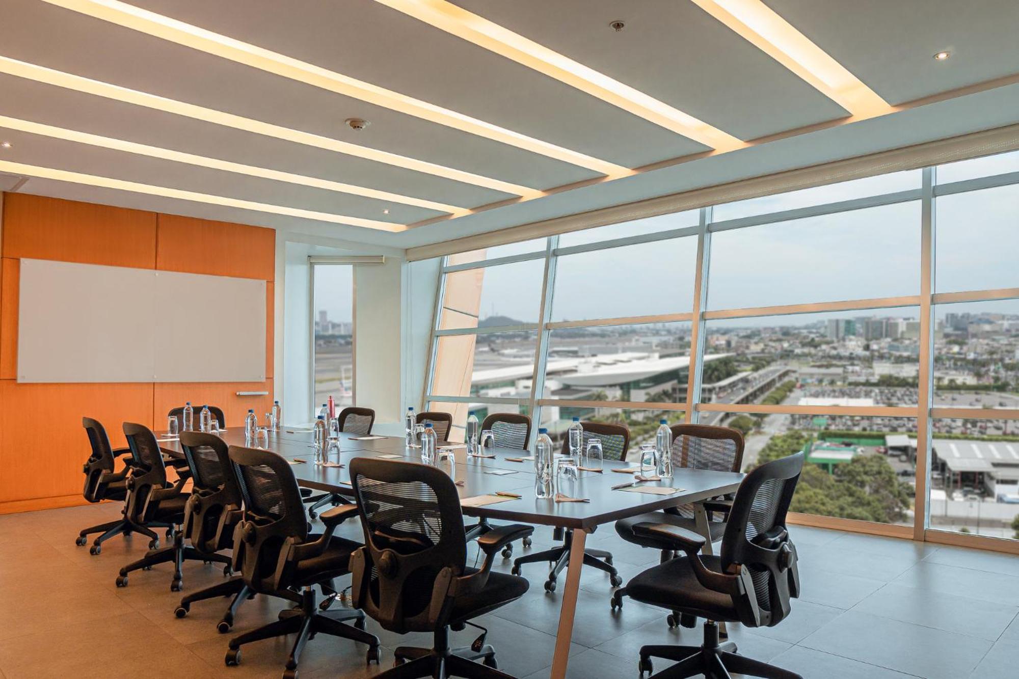 Holiday Inn Guayaquil Airport By Ihg Buitenkant foto Meeting room
