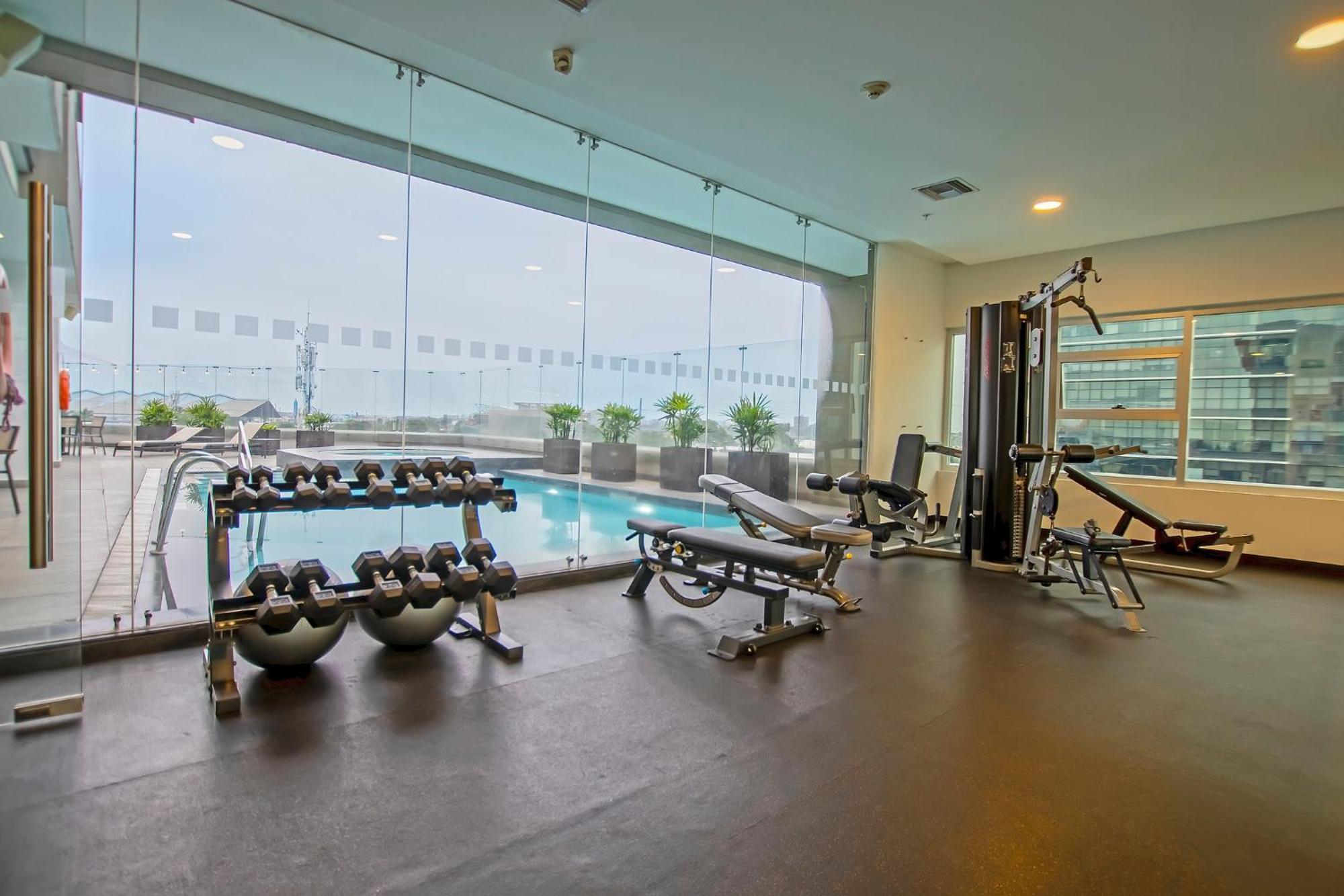 Holiday Inn Guayaquil Airport By Ihg Buitenkant foto The gym at the 33rd floor